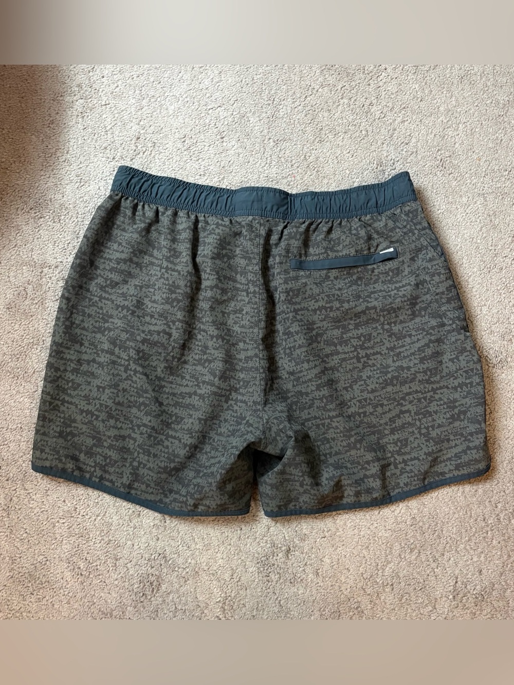 Vuori Banks Shorts Men’s XL Gray Geometric 5” Athletic Hybrid V366 workout gym - Picture 3 of 6
